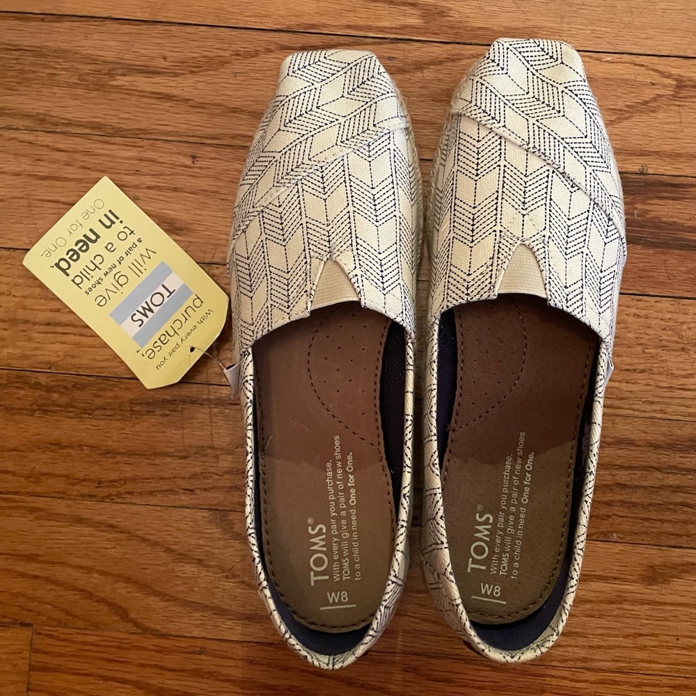 tom’s women’s classic whisper canvas flats
